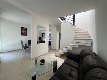 CASA EN VENTA EN PRADOS OACALCO, A 10 MIN. DE SIX FLAGS OAXTEPEC, MOR.