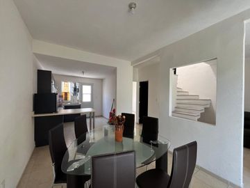CASA EN VENTA EN PRADOS OACALCO, A 10 MIN. DE SIX FLAGS OAXTEPEC, MOR.