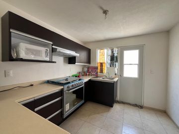 CASA EN VENTA EN PRADOS OACALCO, A 10 MIN. DE SIX FLAGS OAXTEPEC, MOR.