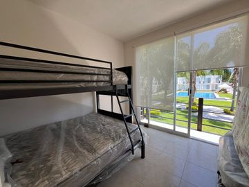 CASA EN VENTA EN PRADOS OACALCO, A 10 MIN. DE SIX FLAGS OAXTEPEC, MOR.