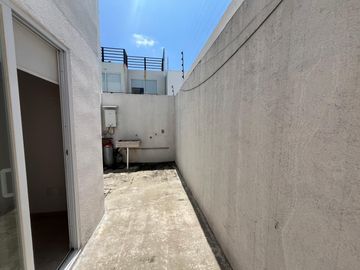 CASA EN VENTA EN PRADOS OACALCO, A 10 MIN. DE SIX FLAGS OAXTEPEC, MOR.