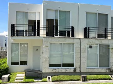 CASA EN VENTA EN PRADOS OACALCO, A 10 MIN. DE SIX FLAGS OAXTEPEC, MOR.