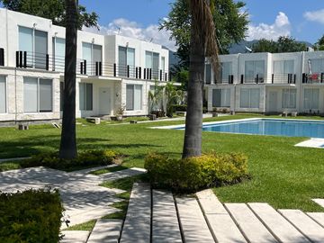 CASA EN VENTA EN PRADOS OACALCO, A 10 MIN. DE SIX FLAGS OAXTEPEC, MOR.