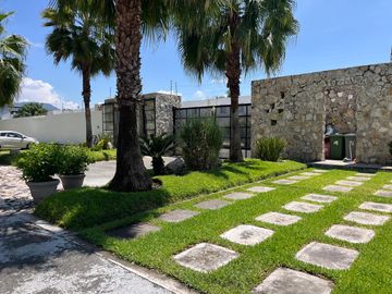 CASA EN VENTA EN PRADOS OACALCO, A 10 MIN. DE SIX FLAGS OAXTEPEC, MOR.