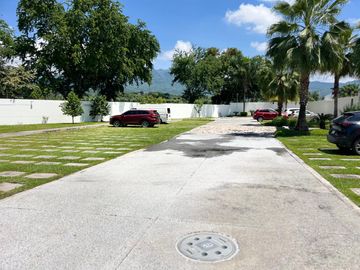CASA EN VENTA EN PRADOS OACALCO, A 10 MIN. DE SIX FLAGS OAXTEPEC, MOR.