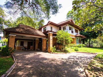 Vacation Home on a Golf Course!! Play Every Day!! Peaceful and Private!! For Sale: Single House on 1 Rai in the Phoenix Gold Golf & Country Club, Patt