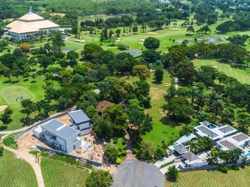 Vacation Home on a Golf Course!! Play Every Day!! Peaceful and Private!! For Sale: Single House on 1 Rai in the Phoenix Gold Golf & Country Club, Patt