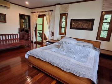 Vacation Home on a Golf Course!! Play Every Day!! Peaceful and Private!! For Sale: Single House on 1 Rai in the Phoenix Gold Golf & Country Club, Patt
