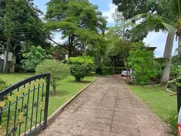 Vacation Home on a Golf Course!! Play Every Day!! Peaceful and Private!! For Sale: Single House on 1 Rai in the Phoenix Gold Golf & Country Club, Patt