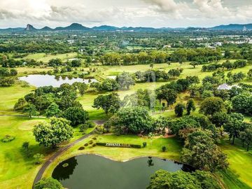 Vacation Home on a Golf Course!! Play Every Day!! Peaceful and Private!! For Sale: Single House on 1 Rai in the Phoenix Gold Golf & Country Club, Patt