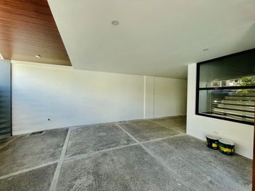 Glamorous Brand New House and Lot for Sale in Better Living Parañaque City