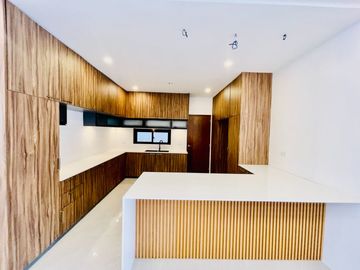 Glamorous Brand New House and Lot for Sale in Better Living Parañaque City