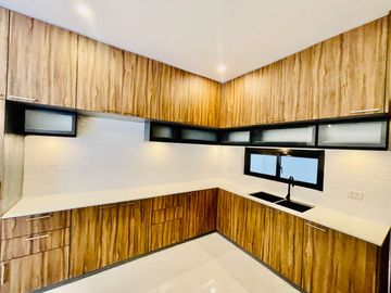 Glamorous Brand New House and Lot for Sale in Better Living Parañaque City