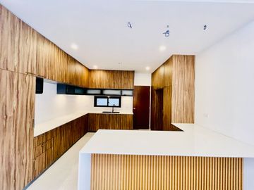 Glamorous Brand New House and Lot for Sale in Better Living Parañaque City