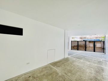 Glamorous Brand New House and Lot for Sale in Better Living Parañaque City