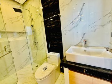 7 Bedroom Corner House and Lot for Sale with Pool in Multinational Village, Parañaque City