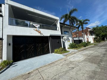 Well Maintained House and Lot for Sale with a 7 Car Garage in Multinational Village, Parañaque City