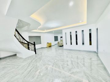 Well Maintained House and Lot for Sale with a 7 Car Garage in Multinational Village, Parañaque City