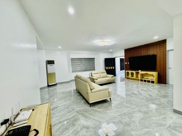 Well Maintained House and Lot for Sale with a 7 Car Garage in Multinational Village, Parañaque City