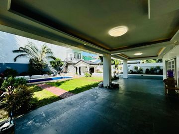 Well Maintained House and Lot for Sale with a 7 Car Garage in Multinational Village, Parañaque City