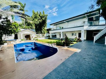 Well Maintained House and Lot for Sale with a 7 Car Garage in Multinational Village, Parañaque City