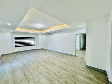 Well Maintained House and Lot for Sale with a 7 Car Garage in Multinational Village, Parañaque City