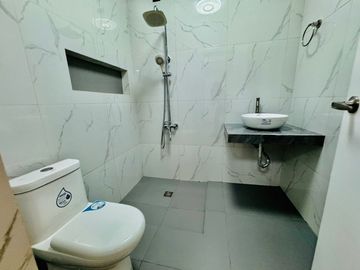 Well Maintained House and Lot for Sale with a 7 Car Garage in Multinational Village, Parañaque City