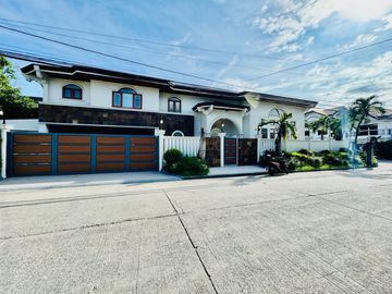 Well Maintained 7 Bedroom Corner House and Lot for Sale in Multinational Village, Parañaque City