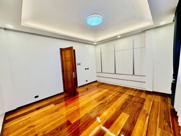 Well Maintained 7 Bedroom Corner House and Lot for Sale in Multinational Village, Parañaque City