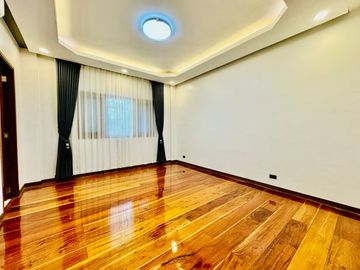 Well Maintained 7 Bedroom Corner House and Lot for Sale in Multinational Village, Parañaque City