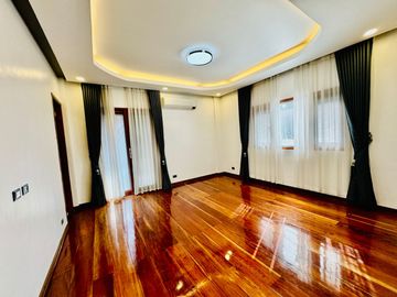 Well Maintained 7 Bedroom Corner House and Lot for Sale in Multinational Village, Parañaque City