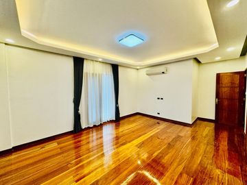 Well Maintained 7 Bedroom Corner House and Lot for Sale in Multinational Village, Parañaque City