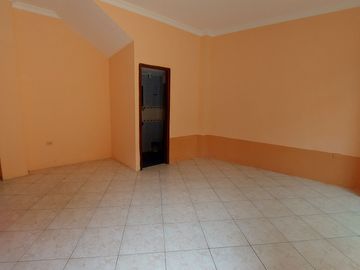 En Machala Se Vende Casa Amplia de 5 Dormitorios en la calle Marce Laniado cerca al Hosp Esperanza