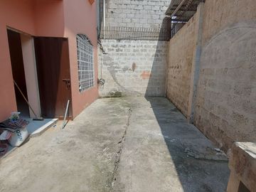 En Machala Se Vende Casa Amplia de 5 Dormitorios en la calle Marce Laniado cerca al Hosp Esperanza
