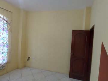 En Machala Se Vende Casa Amplia de 5 Dormitorios en la calle Marce Laniado cerca al Hosp Esperanza