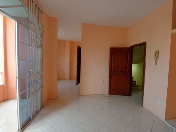 En Machala Se Vende Casa Amplia de 5 Dormitorios en la calle Marce Laniado cerca al Hosp Esperanza