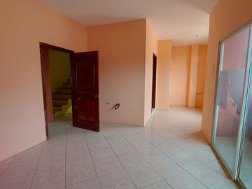 En Machala Se Vende Casa Amplia de 5 Dormitorios en la calle Marce Laniado cerca al Hosp Esperanza