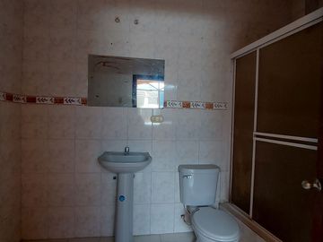 En Machala Se Vende Casa Amplia de 5 Dormitorios en la calle Marce Laniado cerca al Hosp Esperanza