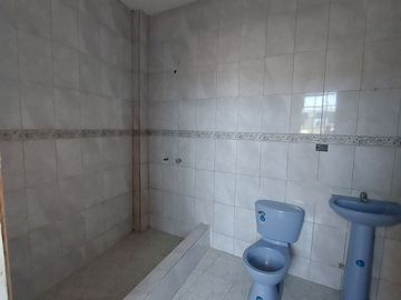 En Machala Se Vende Casa Amplia de 5 Dormitorios en la calle Marce Laniado cerca al Hosp Esperanza