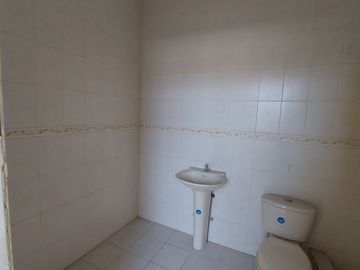 En Machala Se Vende Casa Amplia de 5 Dormitorios en la calle Marce Laniado cerca al Hosp Esperanza