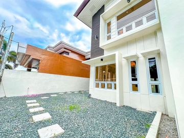 Prime location, perfect home – Discover this stunning single detached house in Sun Valley, Parañaque!