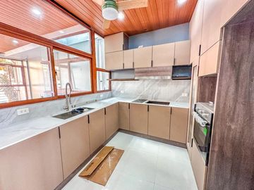 Alluring 3 Storey Townhouse For Sale in Better Living Paranaque City