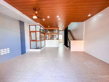 Alluring 3 Storey Townhouse For Sale in Better Living Paranaque City