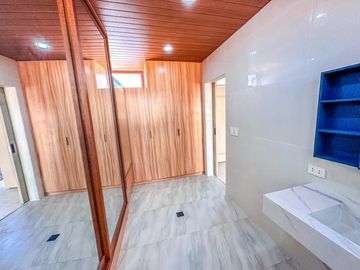 Alluring 3 Storey Townhouse For Sale in Better Living Paranaque City