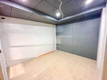 Alluring 3 Storey Townhouse For Sale in Better Living Paranaque City