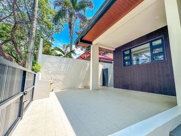 Live in the lap of Luxury: Bungalow House in Ayala Alabang Village with swimming pool
