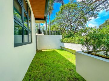 Live in the lap of Luxury: Bungalow House in Ayala Alabang Village with swimming pool