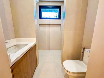 Live in the lap of Luxury: Bungalow House in Ayala Alabang Village with swimming pool