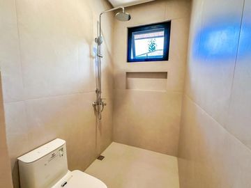 Live in the lap of Luxury: Bungalow House in Ayala Alabang Village with swimming pool