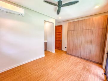 Live in the lap of Luxury: Bungalow House in Ayala Alabang Village with swimming pool